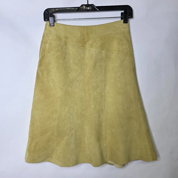 Danier genuine leather Suede mustard flare skirt - Picture 3 of 14